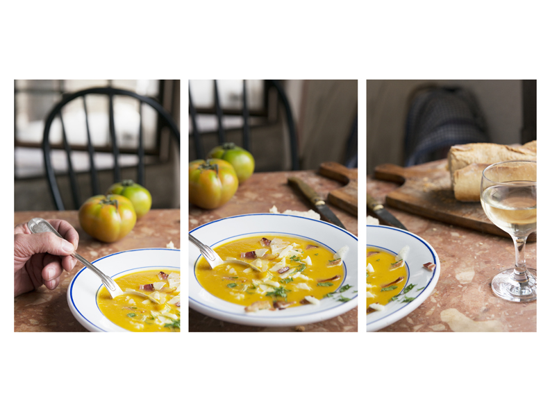 Photo culinaire Cadaques assiette de soupe sur une table