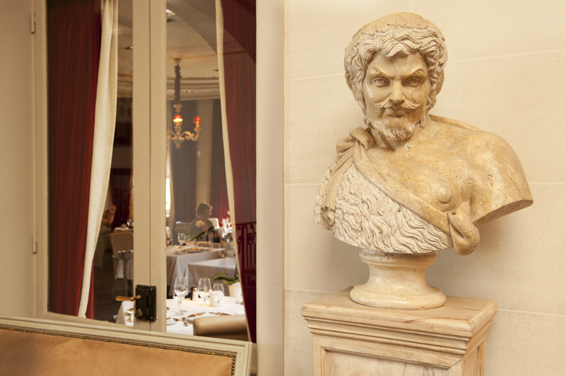 photographe hôtel Lyon salle à manger restaurant statue
