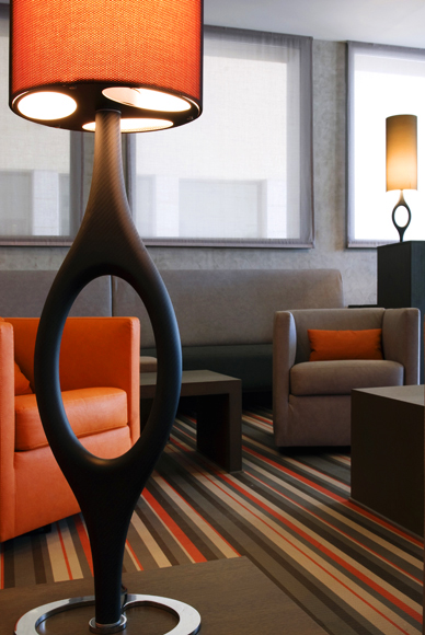 photographe hôtel Lyon photo hôtel lampes salon moquette fauteuils oranges et gris