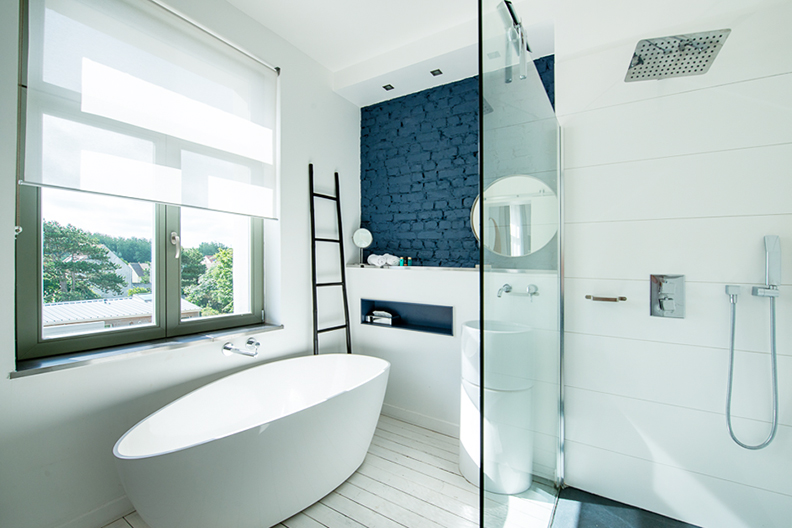 photographe hôtel Lyon salle de bain bleu blanc
